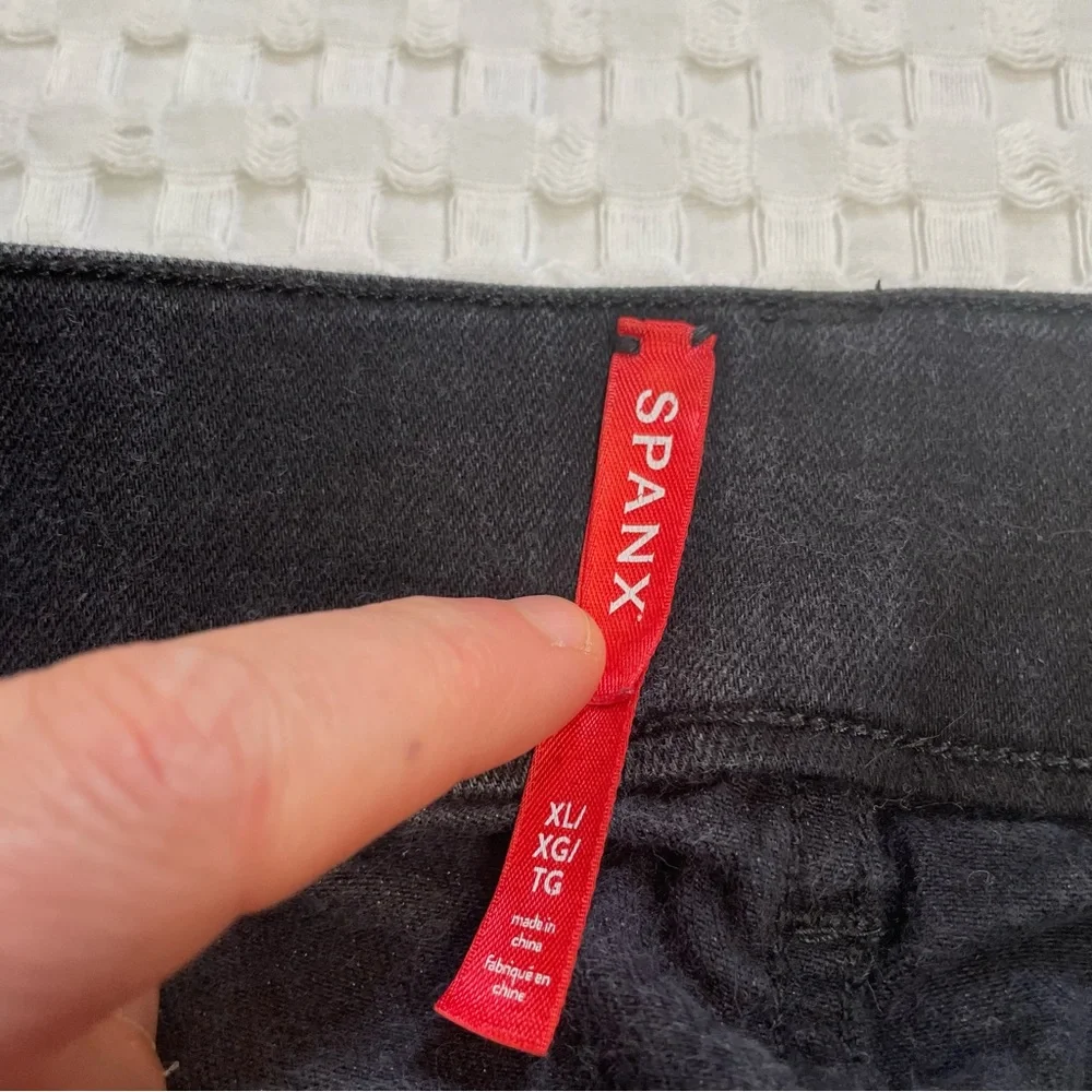 Spanx‎ Flare Jeans XL Women’s High Rise Stretch Slimming Distressed Black